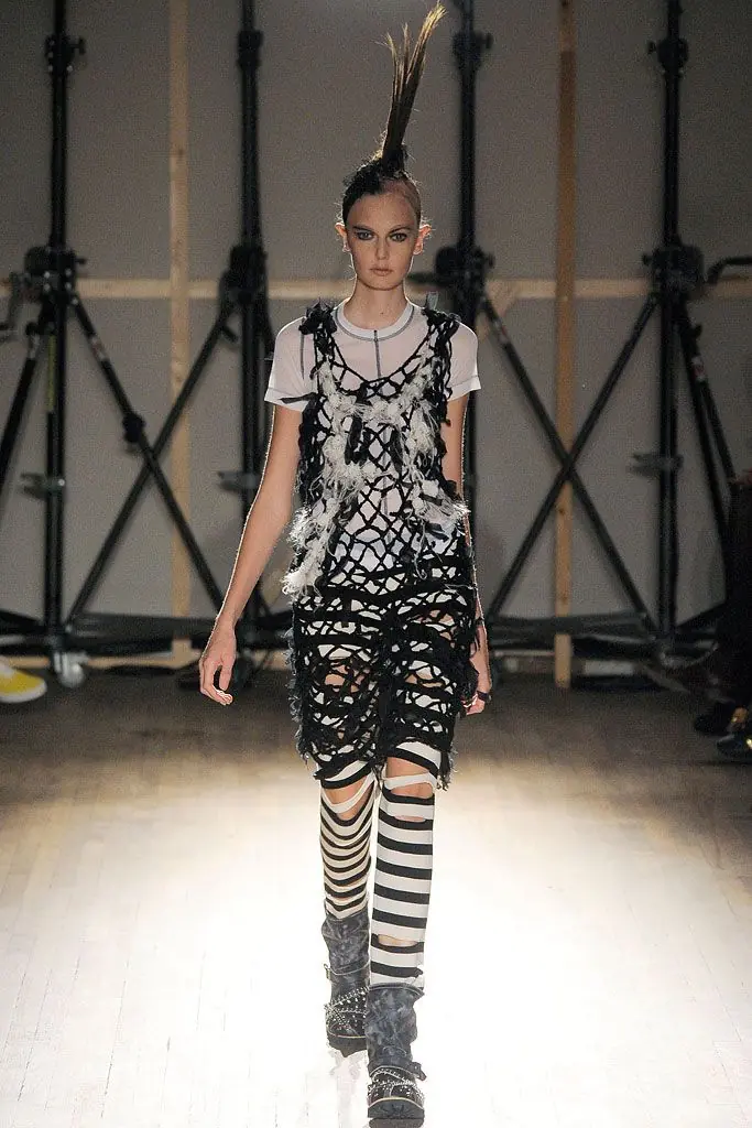 タオ 2010年春夏 LOOK 19
