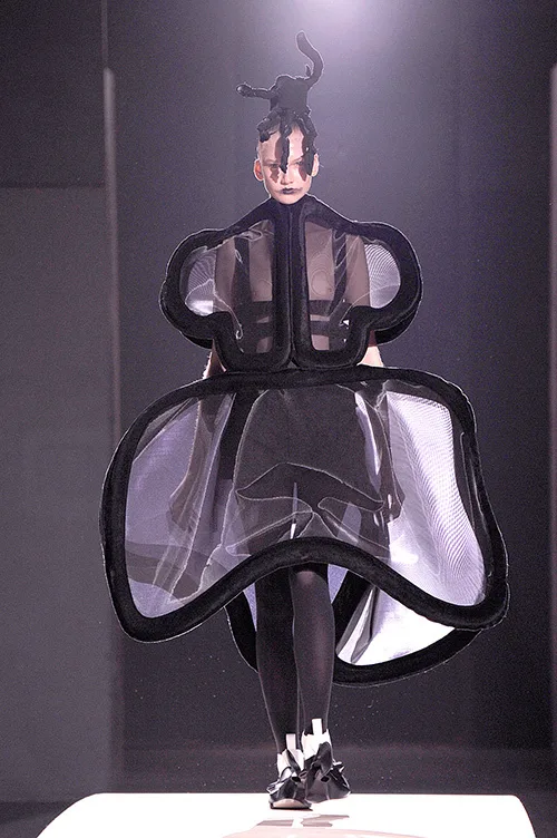 COMME des GARÇONS 2014年春夏コレクション LOOK 1