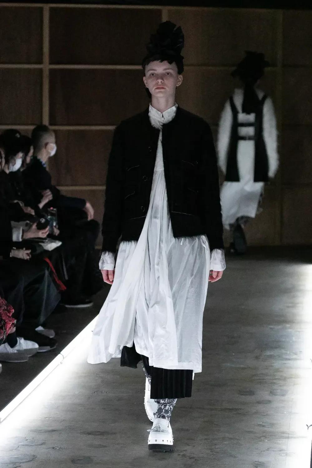タオ 2023年秋冬 LOOK 32