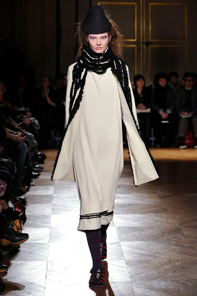 タオ 2010年秋冬 LOOK 25