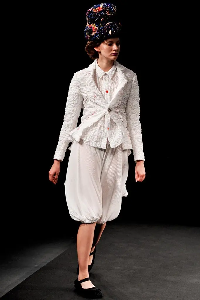 タオ 2011年春夏 LOOK 16