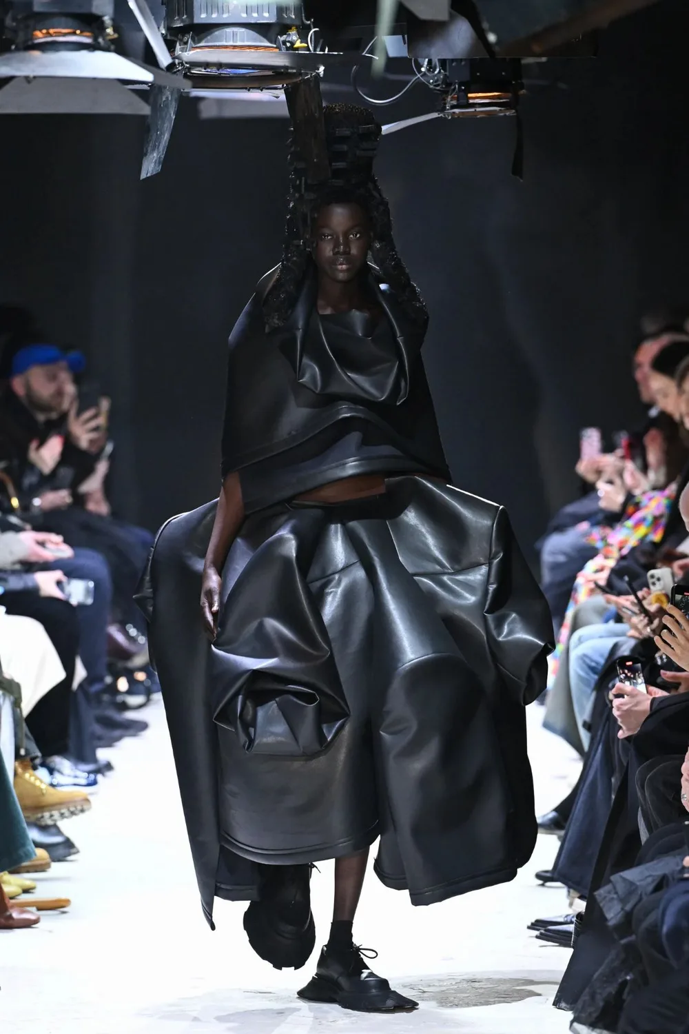 COMME des GARÇONS 2024 AWの同シーズン掲載写真。
