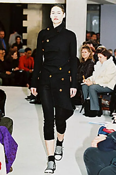 COMME des GARÇONS 2002 AWの同シーズン掲載写真。