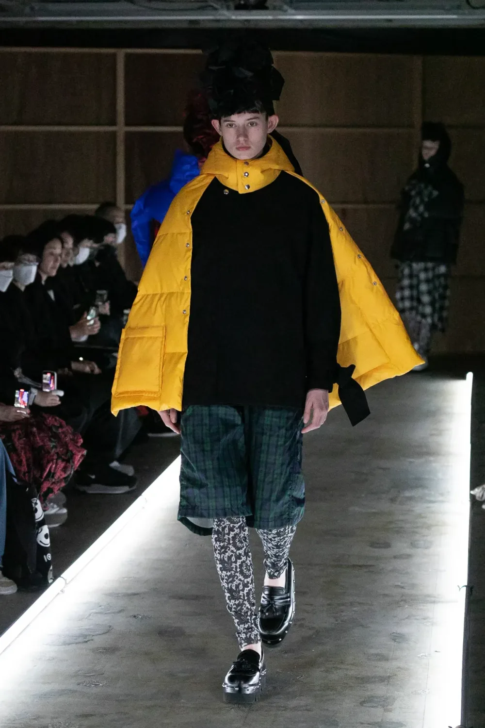 タオ 2023年秋冬 LOOK 3