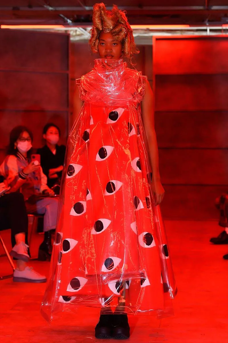 COMME des GARÇONS 2021 SSの同シーズン掲載写真。