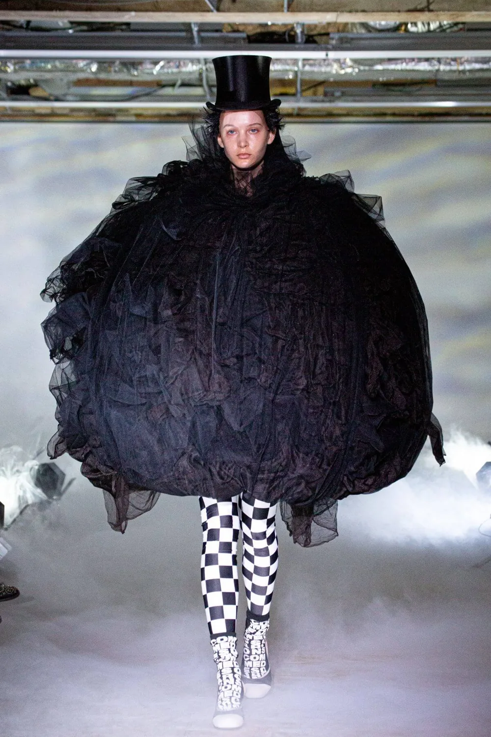 コムデギャルソン 2021年秋冬 LOOK 2
