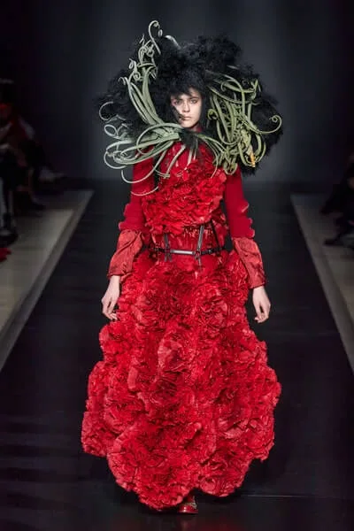 noir kei ninomiya 2020 AWの同シーズン掲載写真。