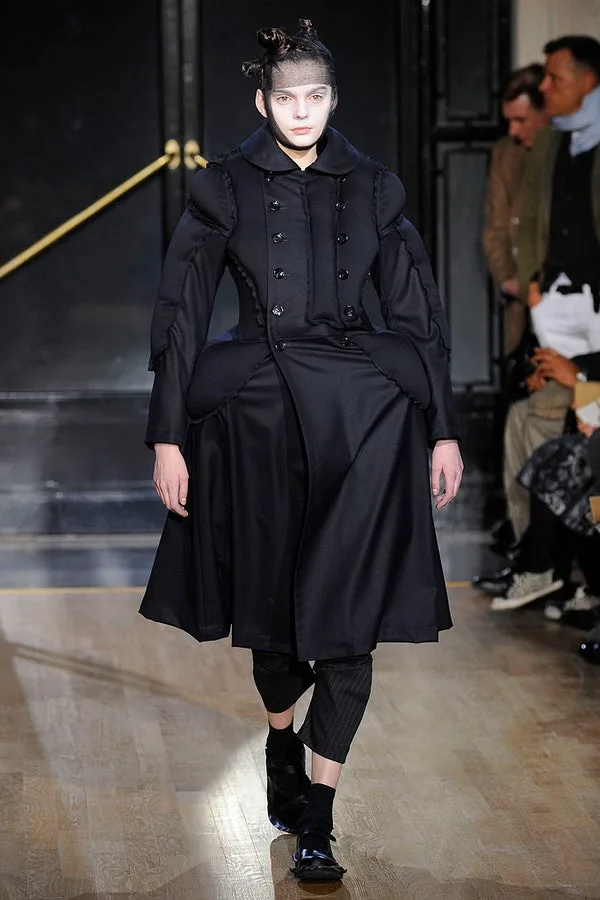 コムデギャルソン 2010秋冬 LOOK 2