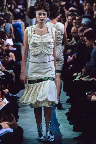 コムデギャルソン 2001春夏 LOOK 24
