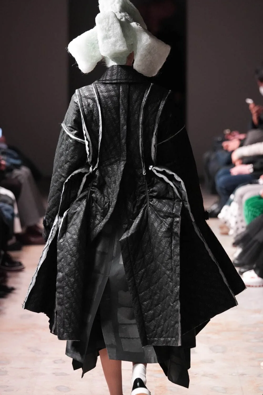 タオ 2024年秋冬 LOOK 22 / VIEW 3