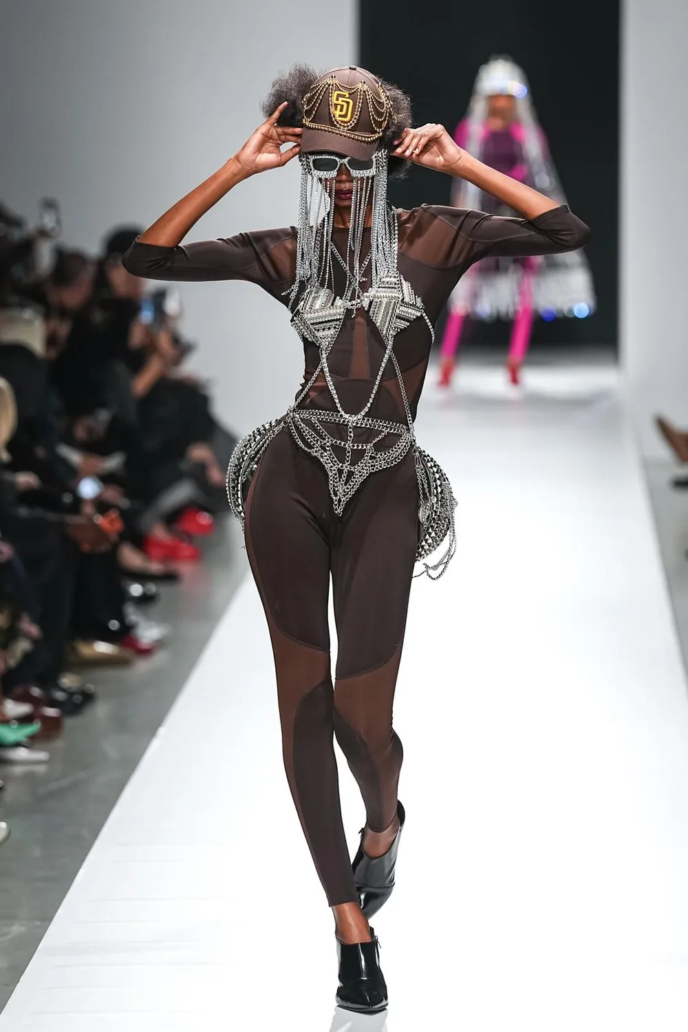 JUNYA WATANABE 2027年春夏コレクション LOOK 1