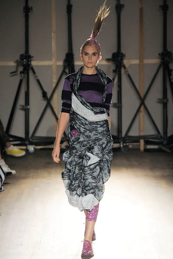 タオ 2010年春夏 LOOK 25