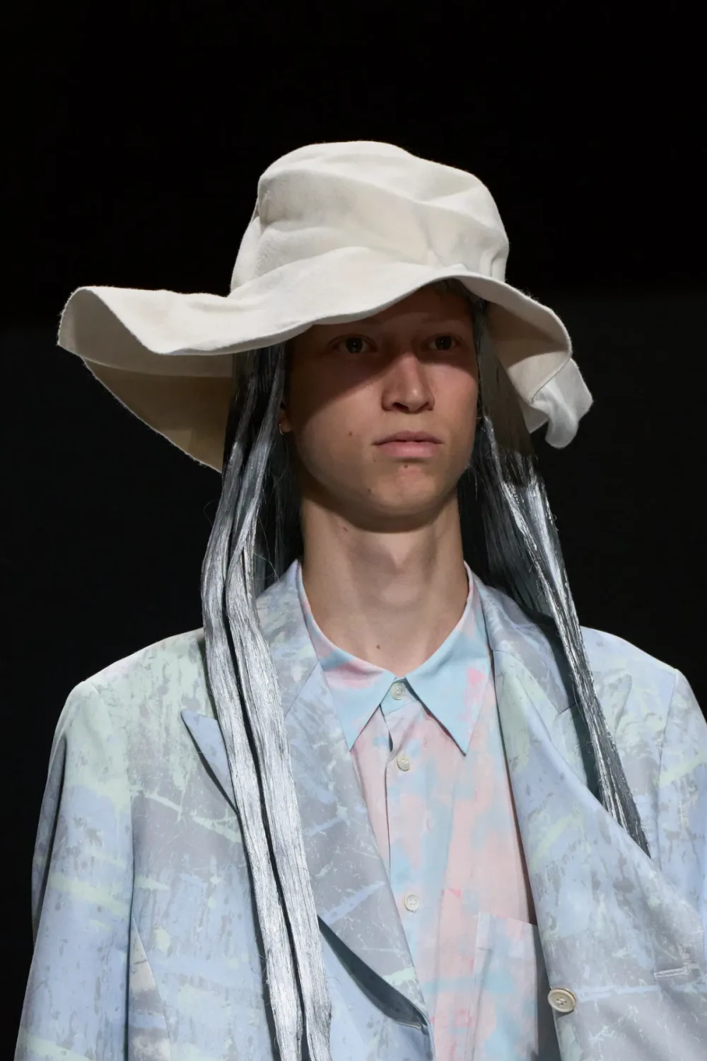 コムデギャルソンオムプリュス 2027年春夏 LOOK 14 / VIEW 2