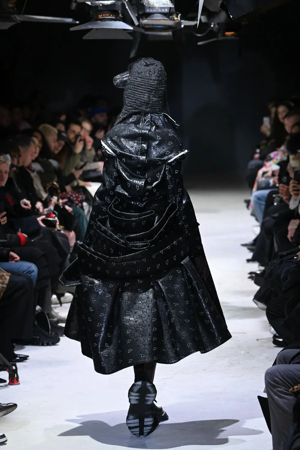コムデギャルソン 2024年秋冬 LOOK 15 / VIEW 3