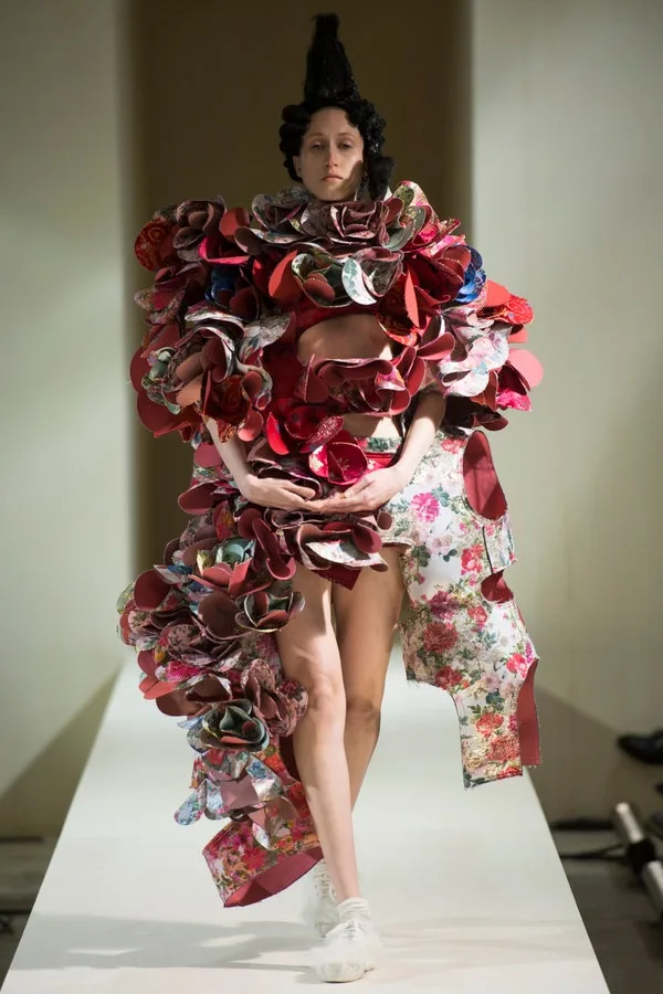 COMME des GARÇONS 2016 AWの同シーズン掲載写真。
