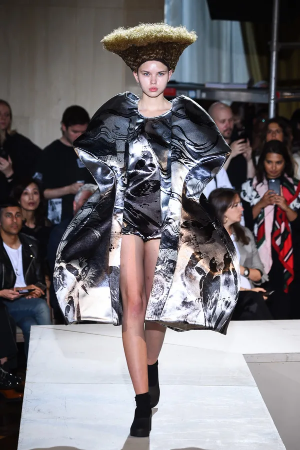 コムデギャルソン 2018春夏 LOOK 2