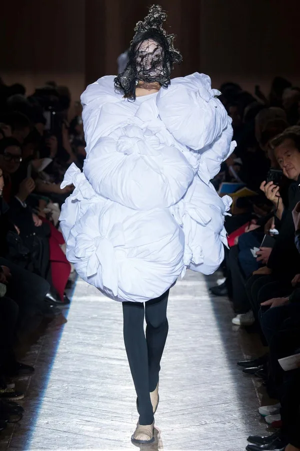 COMME des GARÇONS 2015 AWの同シーズン掲載写真。
