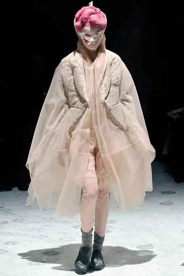 コムデギャルソン 2009秋冬 LOOK 2