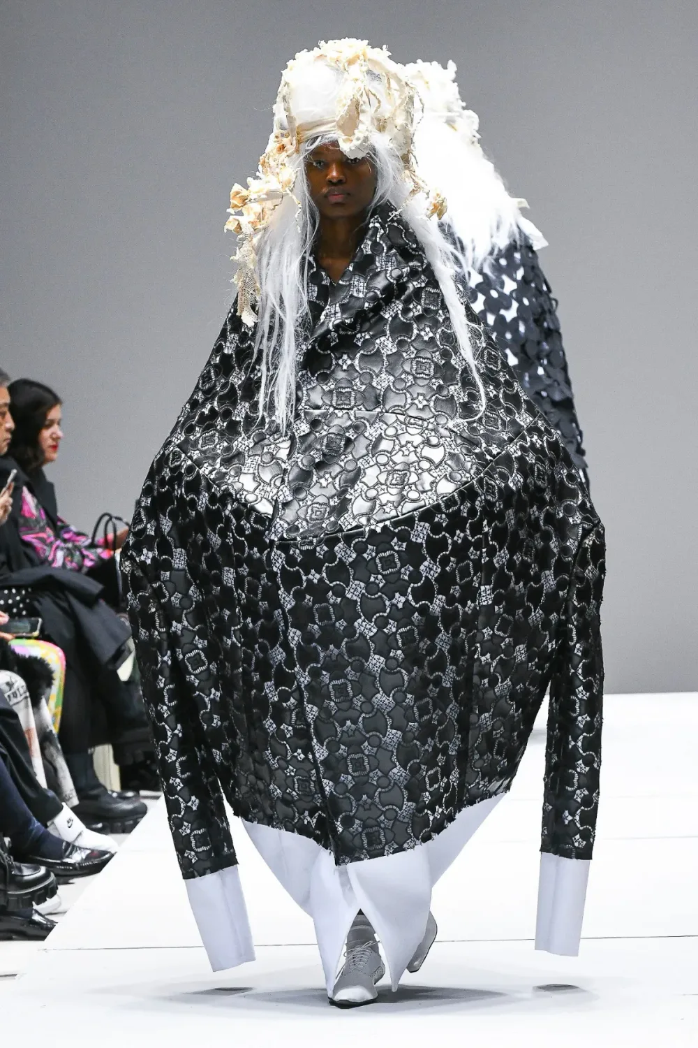 コムデギャルソン 2023年春夏 LOOK 6