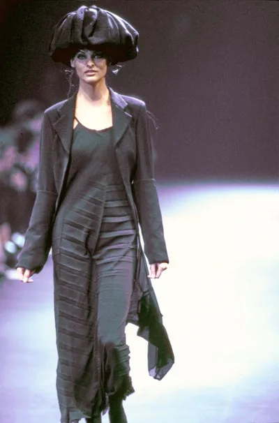 コムデギャルソン 1992秋冬 LOOK 8