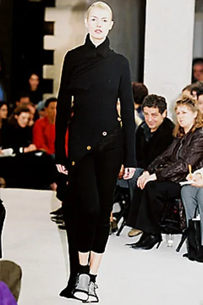 コムデギャルソン 2002秋冬 LOOK 2