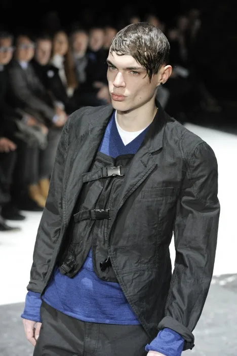 コムデギャルソンオムプリュス 2010秋冬 LOOK 22 / VIEW 2