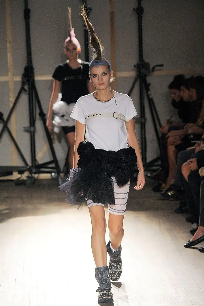 タオ 2010年春夏 LOOK 3