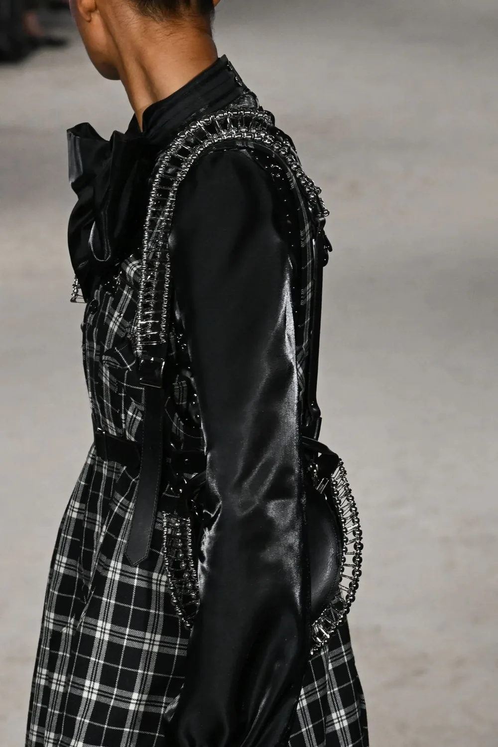 ノワールケイニノミヤ 2024年秋冬 LOOK 14 / VIEW 2