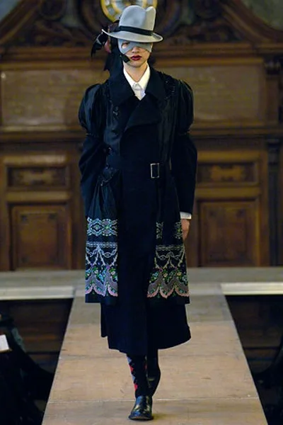 コムデギャルソン 2006秋冬 LOOK 2