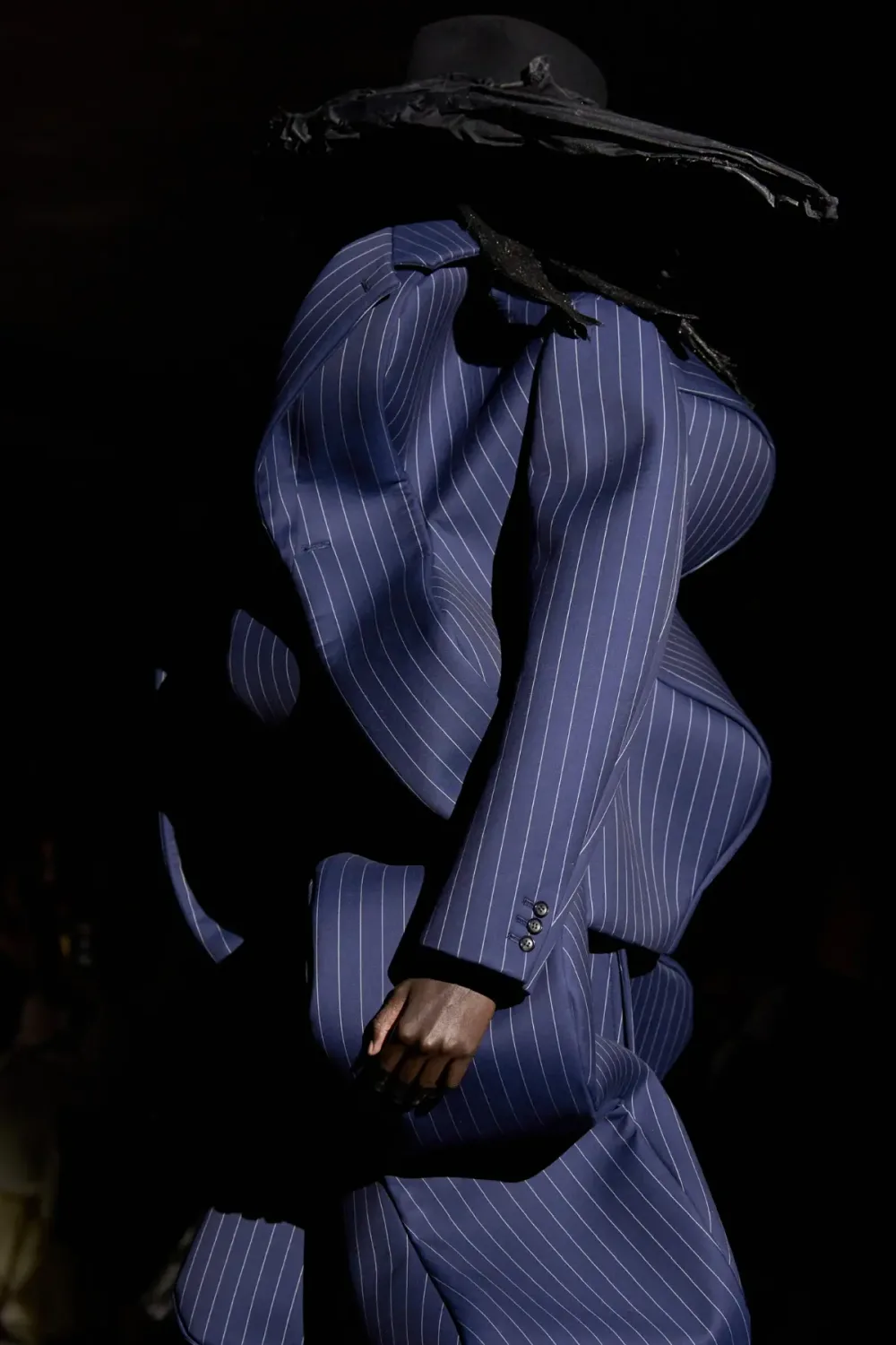 コムデギャルソン 2025年秋冬 LOOK 1 / VIEW 3