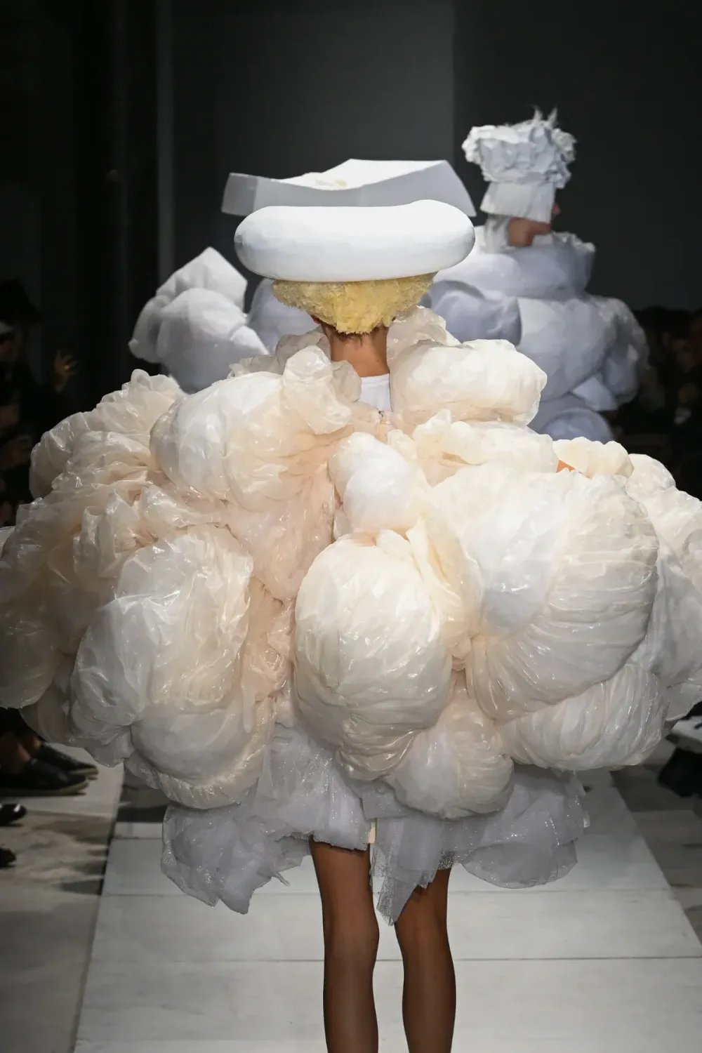 コムデギャルソン 2025年春夏 LOOK 22 / VIEW 3
