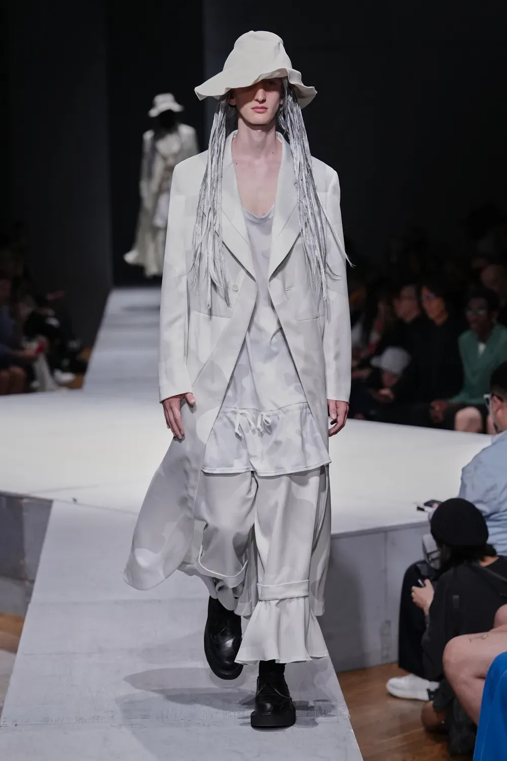 コムデギャルソンオムプリュス 2027年春夏 LOOK 12