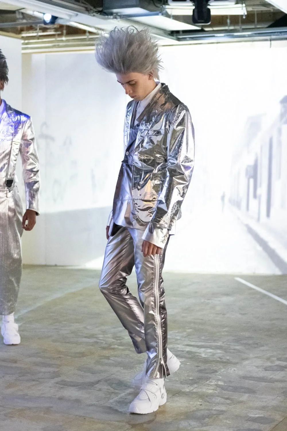 COMME des GARÇONS HOMME PLUS 2021年春夏コレクション LOOK 1