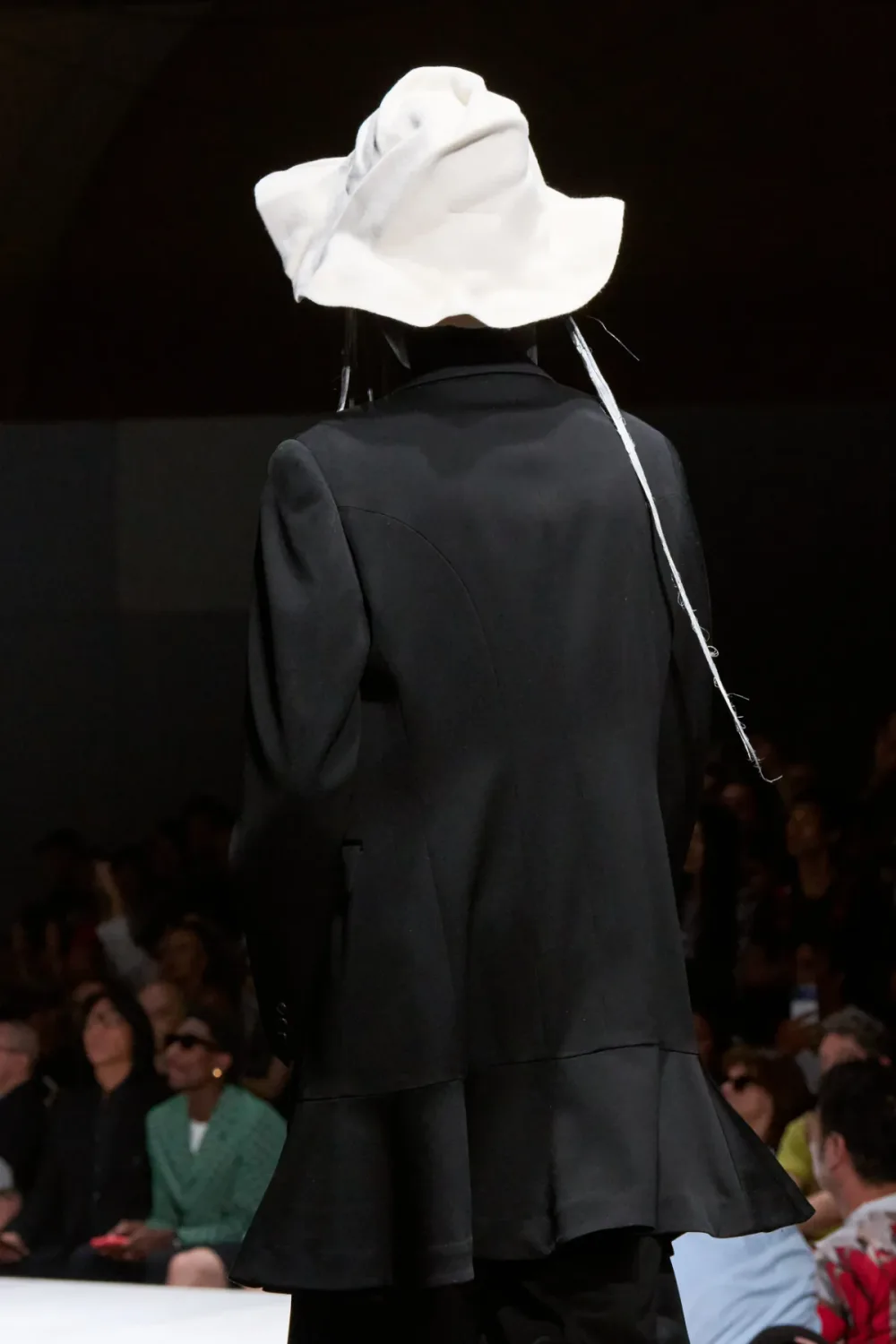 コムデギャルソンオムプリュス 2027年春夏 LOOK 18 / VIEW 4