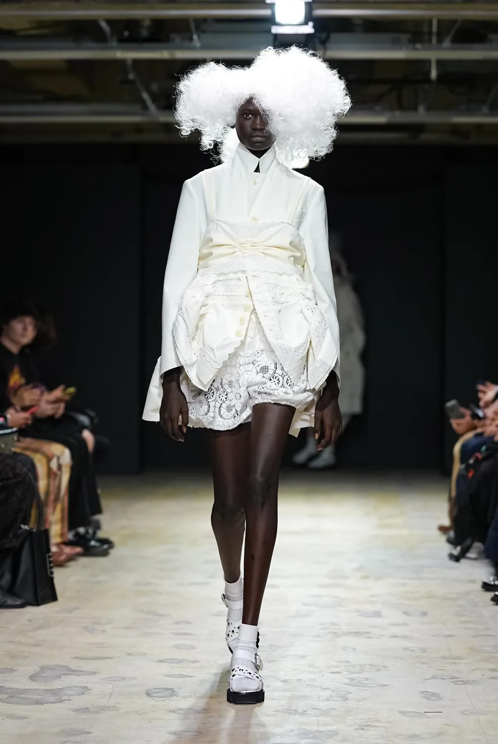 タオ 2027年春夏 LOOK 1