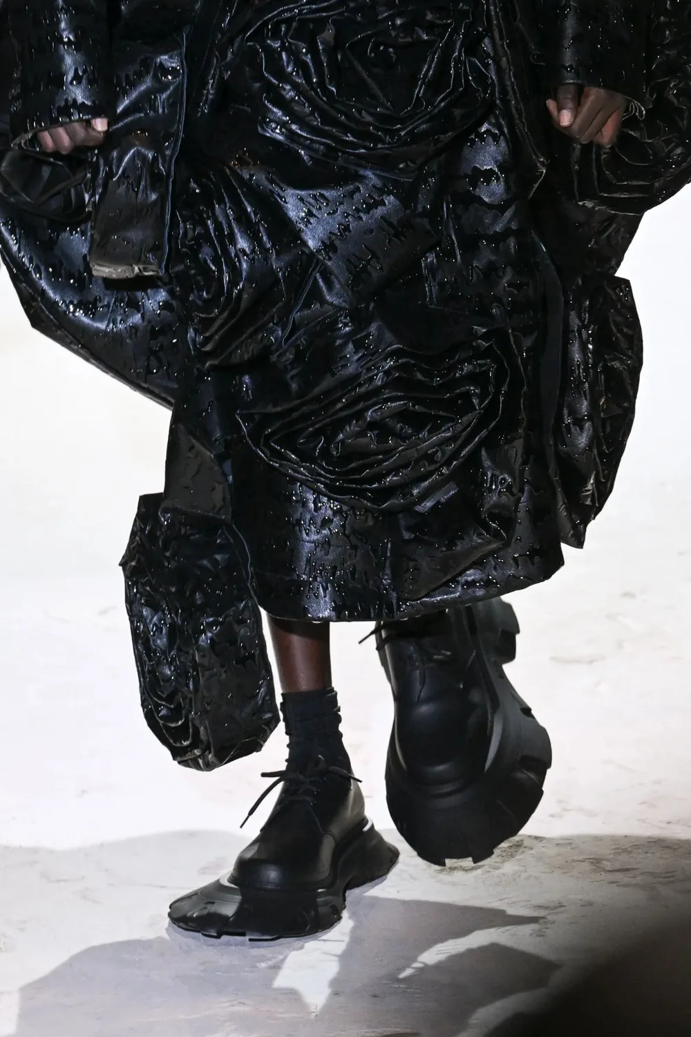 コムデギャルソン 2024年秋冬 LOOK 11 / VIEW 2
