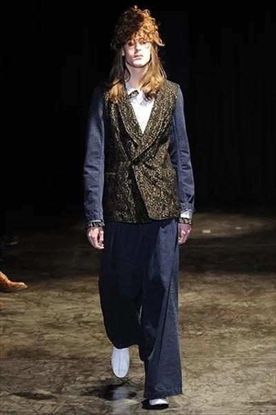 コムデギャルソンオムプリュス 2011秋冬 LOOK 2