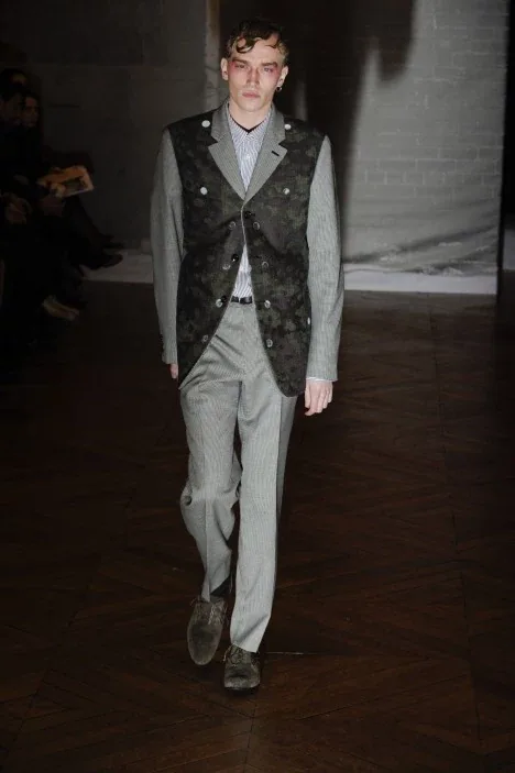 コムデギャルソンオムプリュス 2009秋冬 LOOK 18