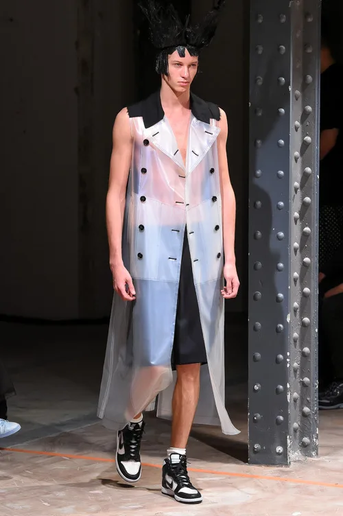 COMME des GARÇONS HOMME PLUS 2017年春夏コレクション LOOK 1