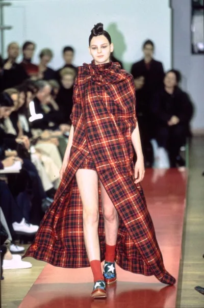 COMME des GARÇONS 1999 AWの同シーズン掲載写真。