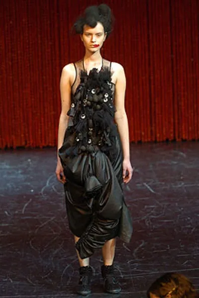 コムデギャルソン 2004秋冬 LOOK 33