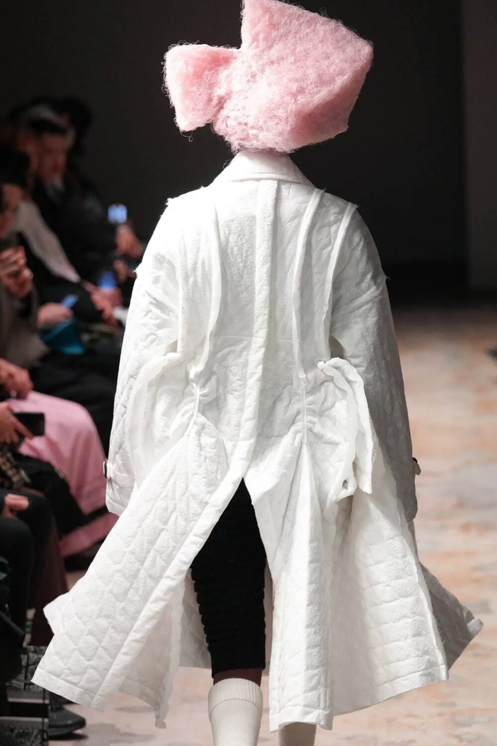 タオ 2024年秋冬 LOOK 1 / VIEW 3