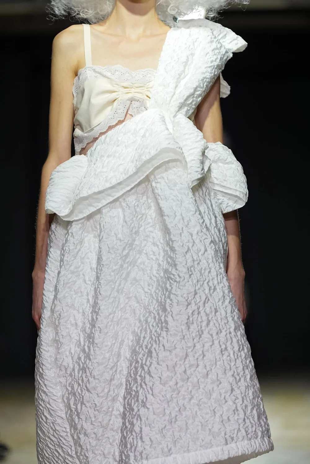 タオ 2027年春夏 LOOK 33 / VIEW 2