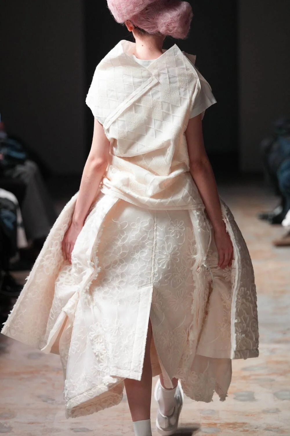 タオ 2024年秋冬 LOOK 32 / VIEW 4