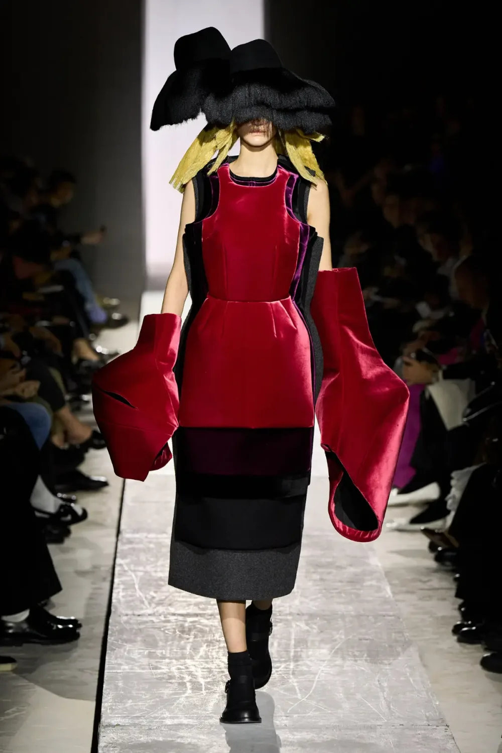 コムデギャルソン 2025年秋冬 LOOK 6