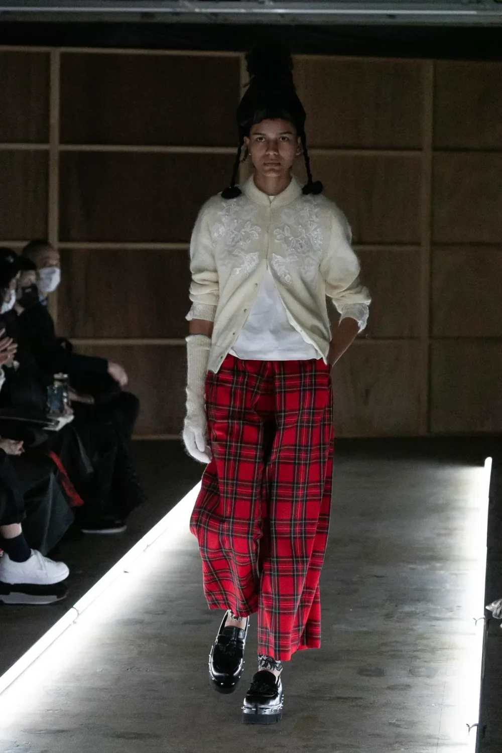 タオ 2023年秋冬 LOOK 15