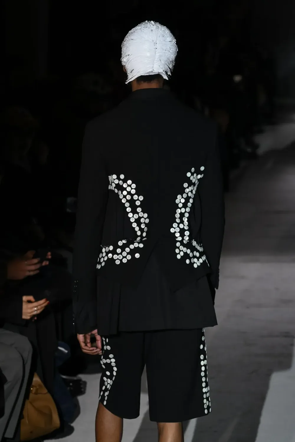コムデギャルソンオムプリュス 2024年秋冬 LOOK 9 / VIEW 2