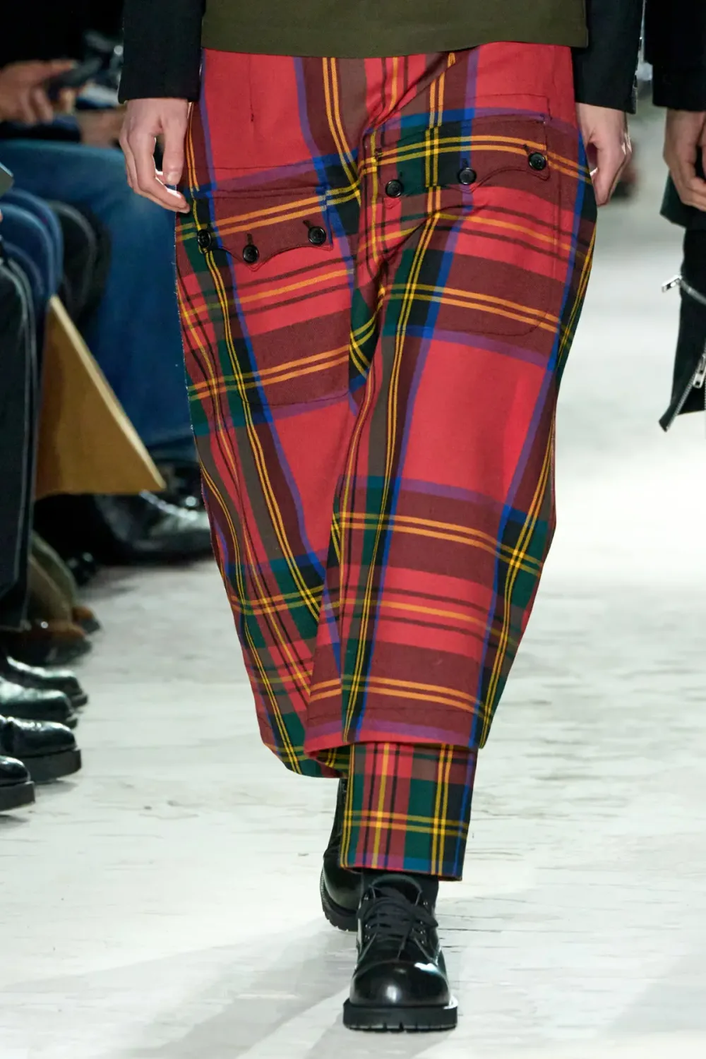 コムデギャルソンオムプリュス 2025年秋冬 LOOK 30 / VIEW 4