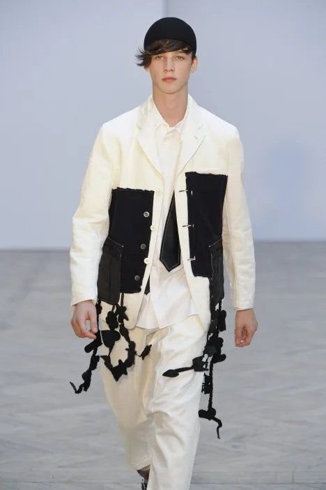 コムデギャルソンオムプリュス 2010春夏 LOOK 35 / VIEW 2