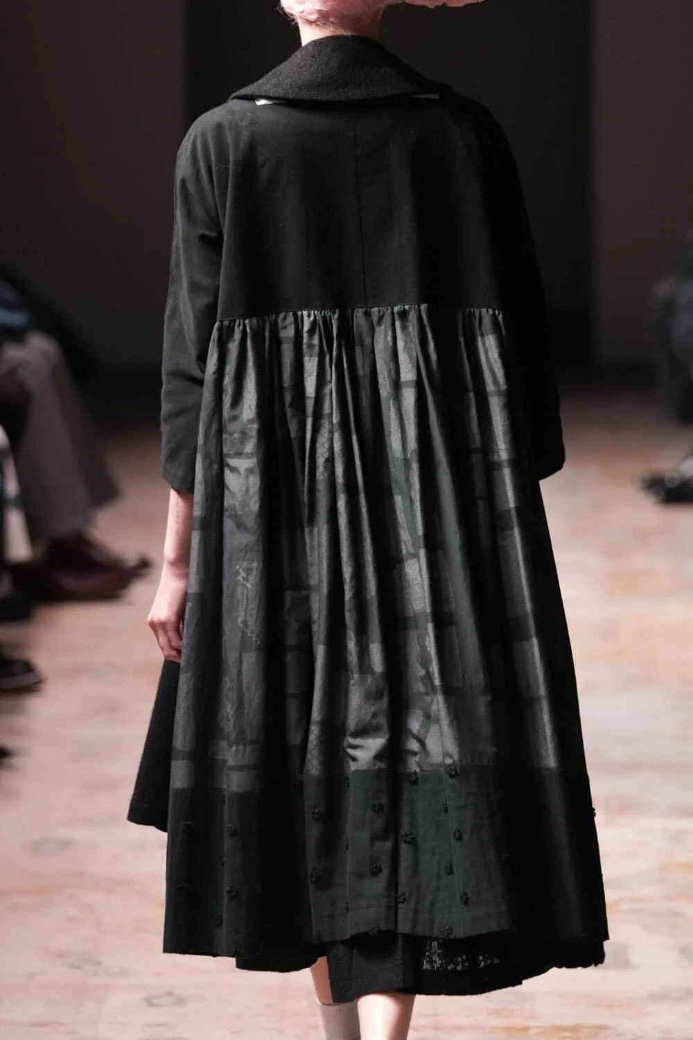 タオ 2024年秋冬 LOOK 25 / VIEW 2